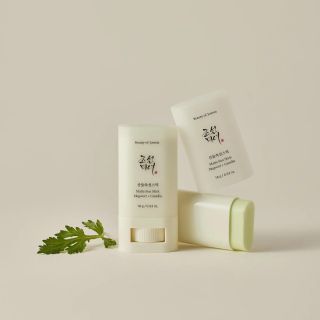 ☀️✨ BESTSELLER - Matte Sun Stick: Mugwort+Camelia SPF od Beauty of Joseon ☀️✨ Tato malá, ale mocná sluneční ochranná...